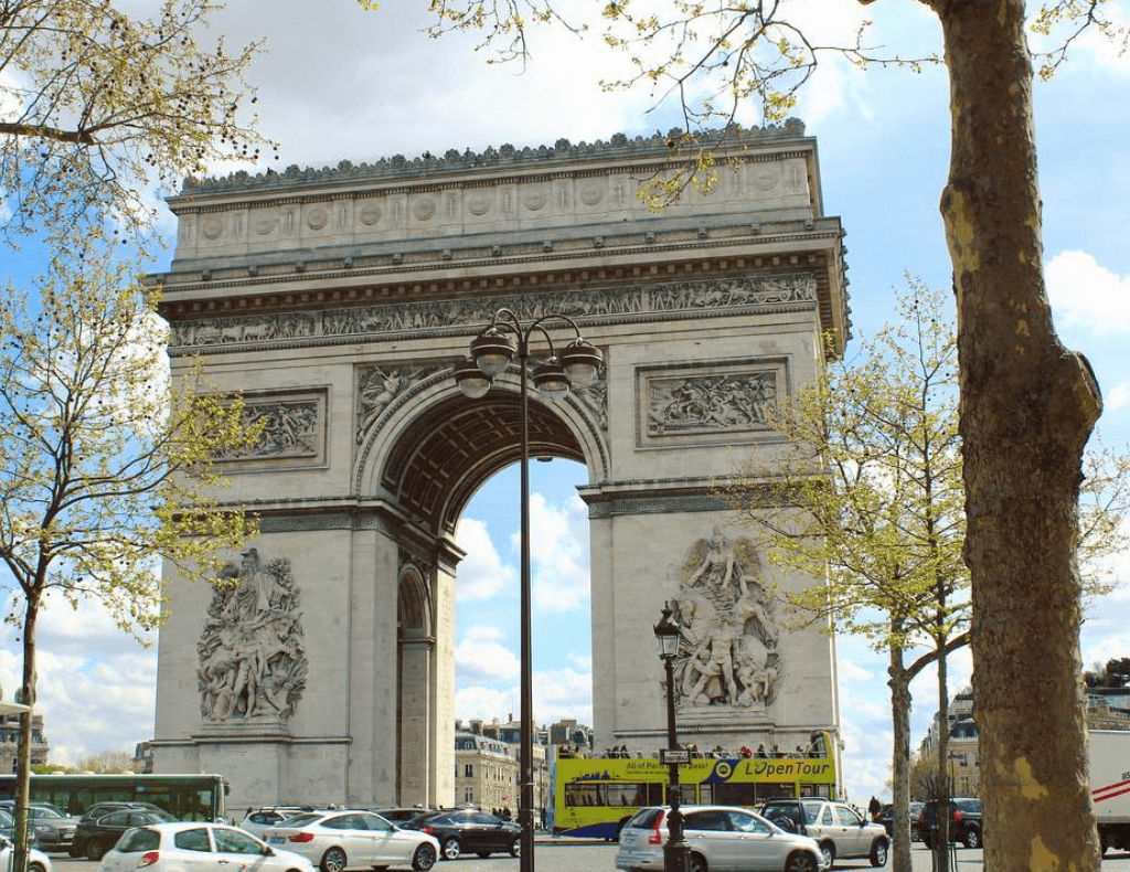 Arc de Triomphe e1511951874157
