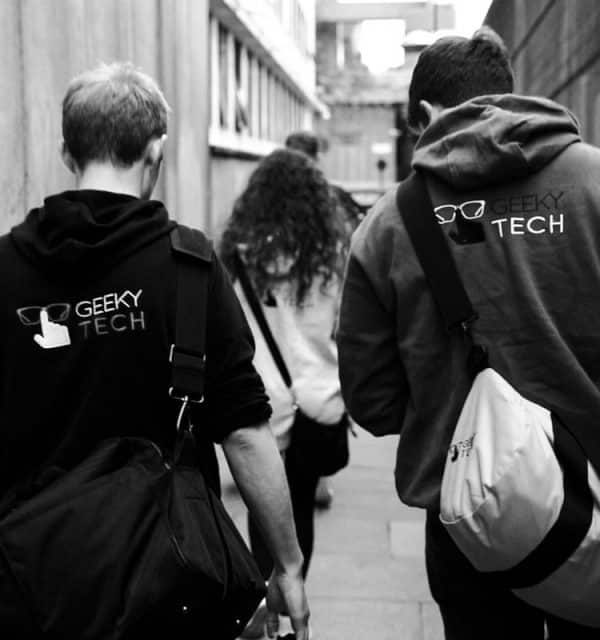 Our Geeky Tech team, a B2B SEO Agency, taking time out of work to complete charity work in London