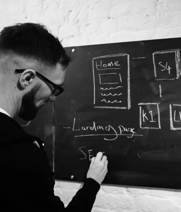 Technical SEO expert working on a SEO migration plan